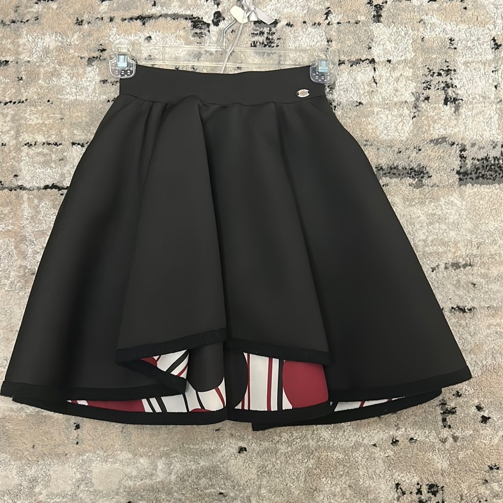 Byblos black skirt with pattern lining